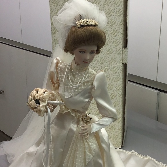 FRANKLIN HEIRLOOM DOLLS - Picture 3 of 16